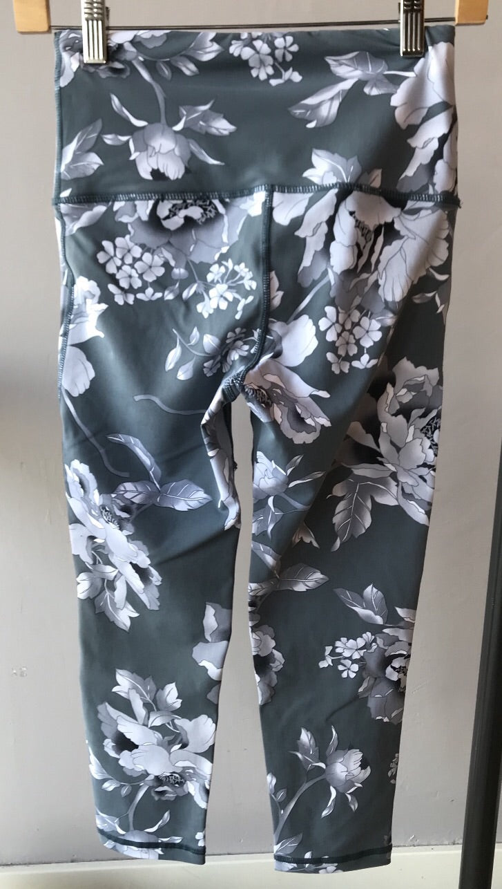 BLOOMING HiWaist Floral Crop Leggings