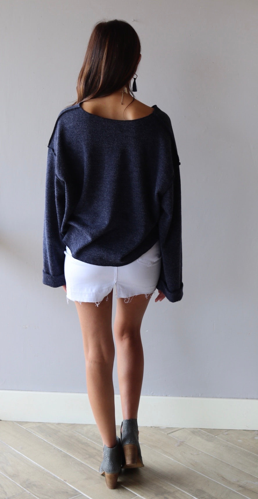 The Sang SURFACE NotchNeck WaistCrop LightWeight Sweater Top