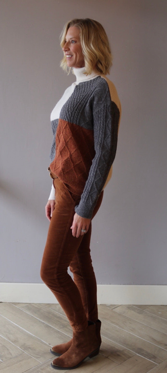 EMANATE ColorBlock CableKnit TurtleNeck Sweater Top