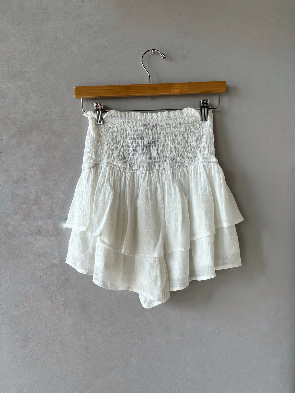 BATTLE Tiered Ruffle Smocked Waist Skort