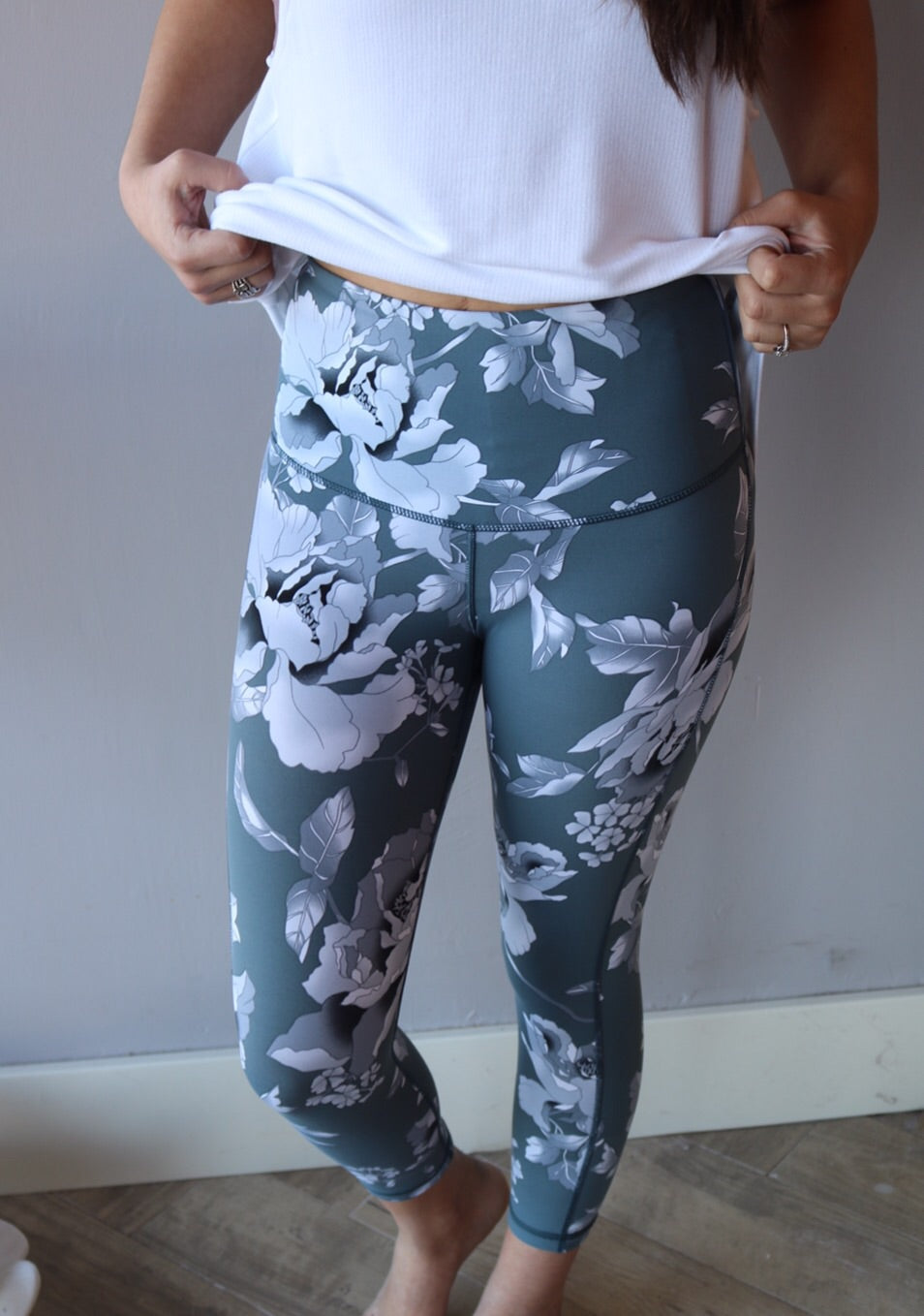 BLOOMING HiWaist Floral Crop Leggings