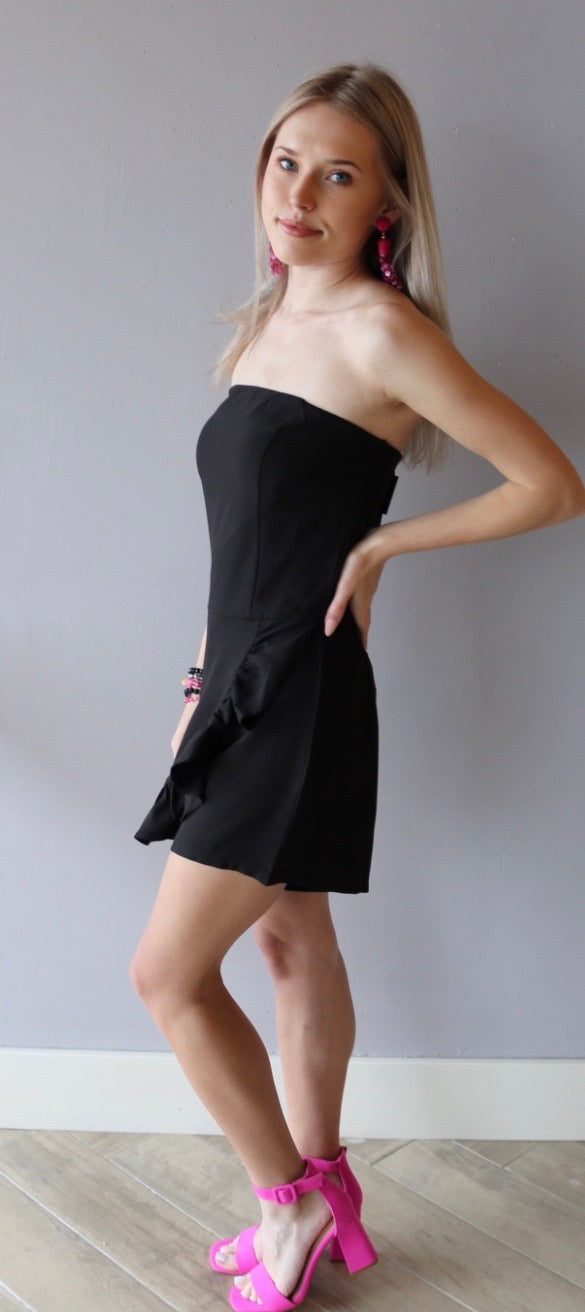 ECHOES Strapless RuffleSkort Short Romper