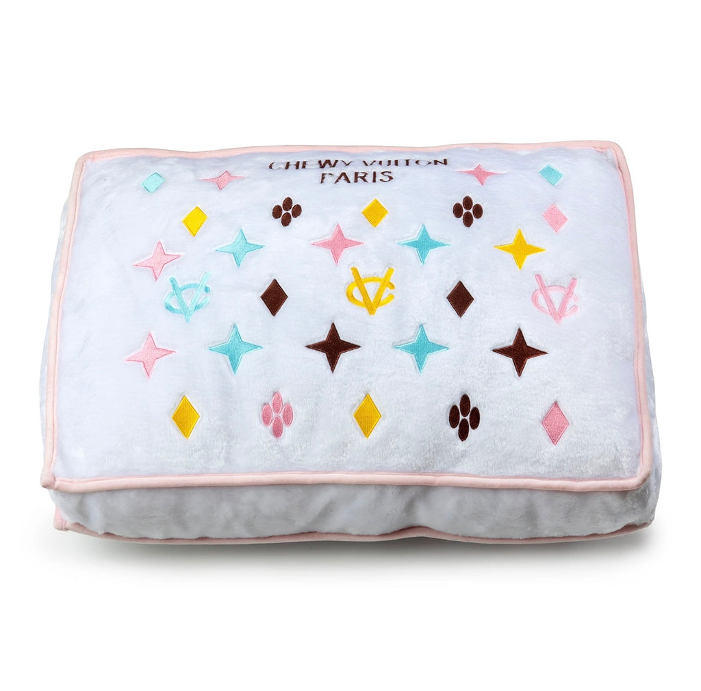 HDD White CHEWY VUITON Bed