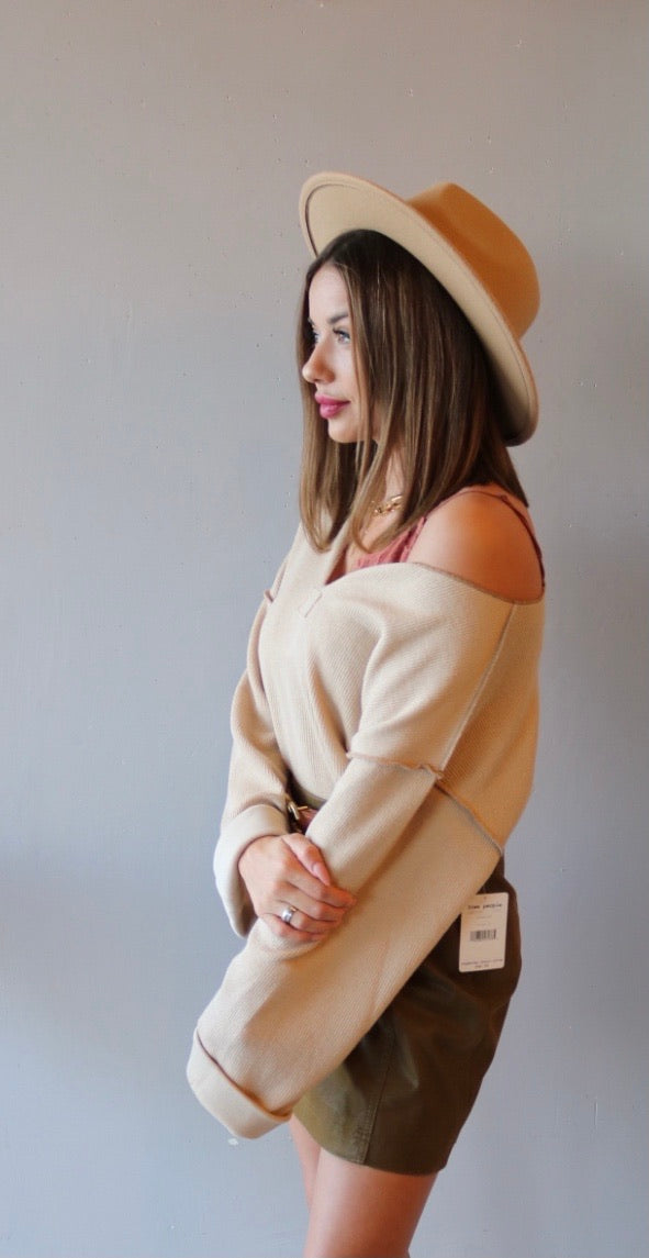 The Sang SURFACE NotchNeck WaistCrop LightWeight Sweater Top