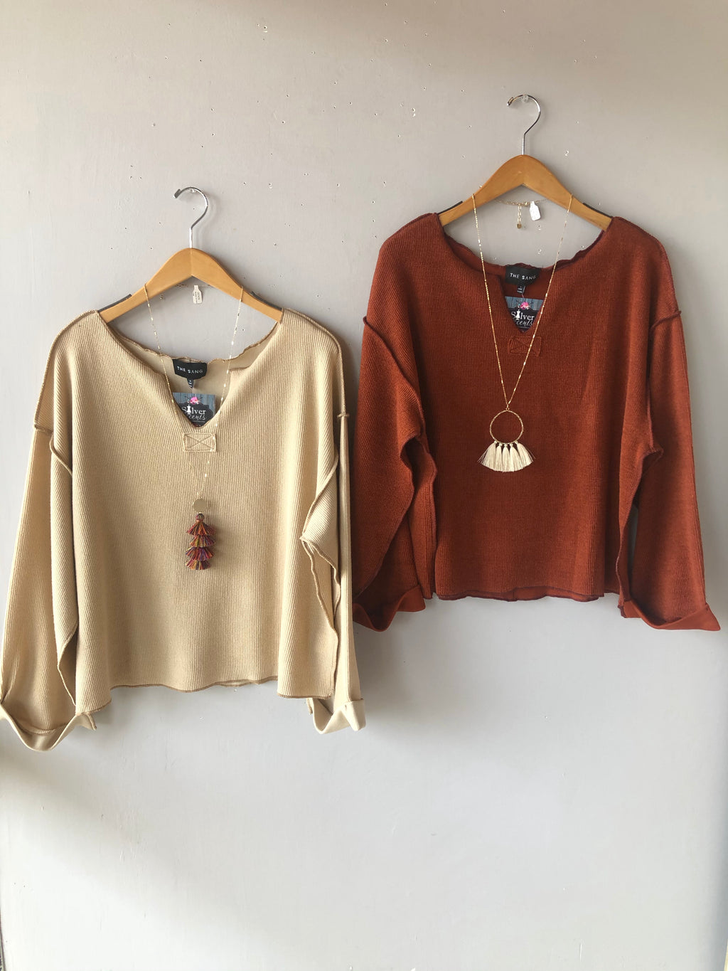 The Sang SURFACE NotchNeck WaistCrop LightWeight Sweater Top