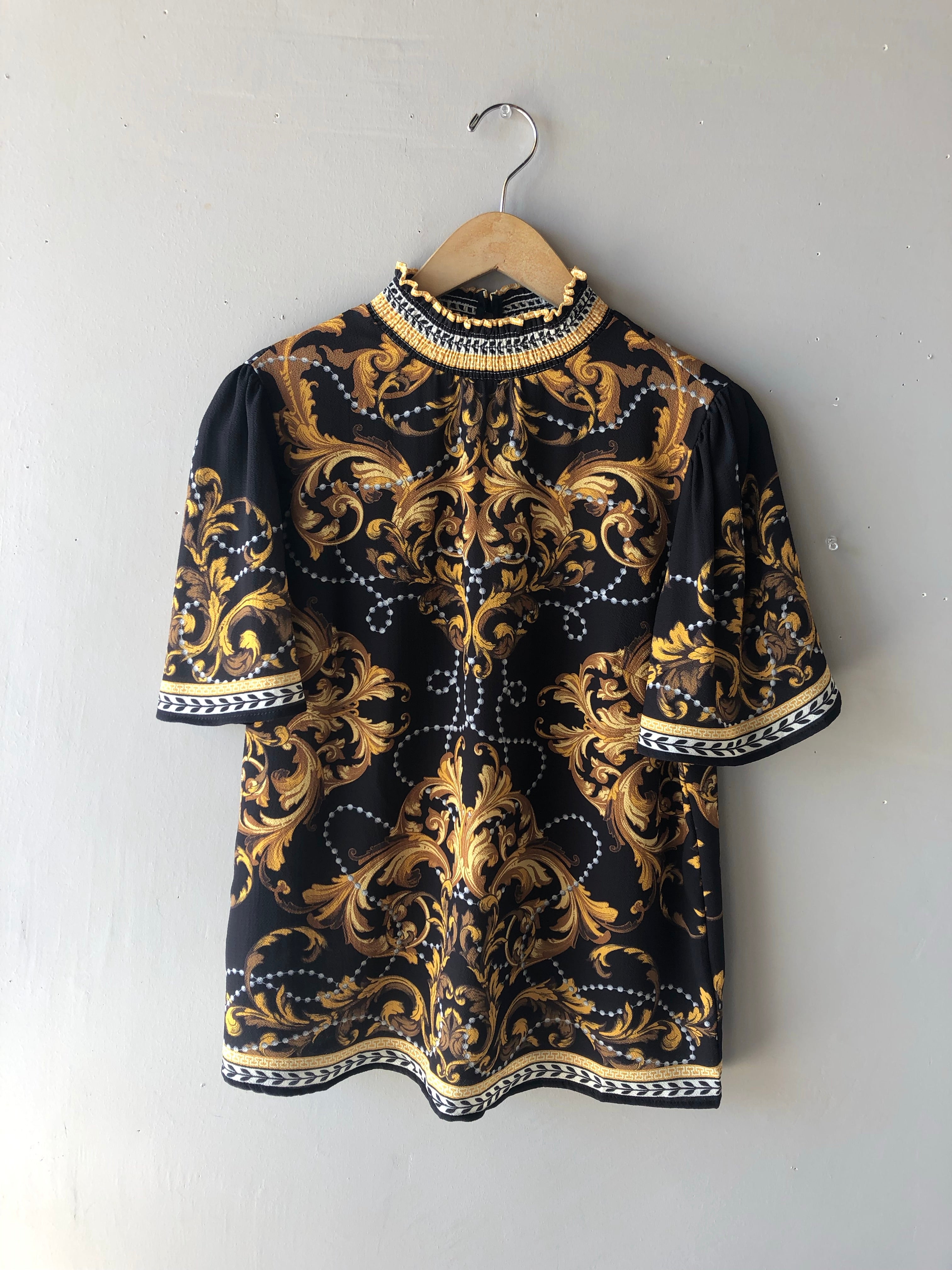 HIERARCHY Baroque Border Floral SmockNeck ShortSleeve Top