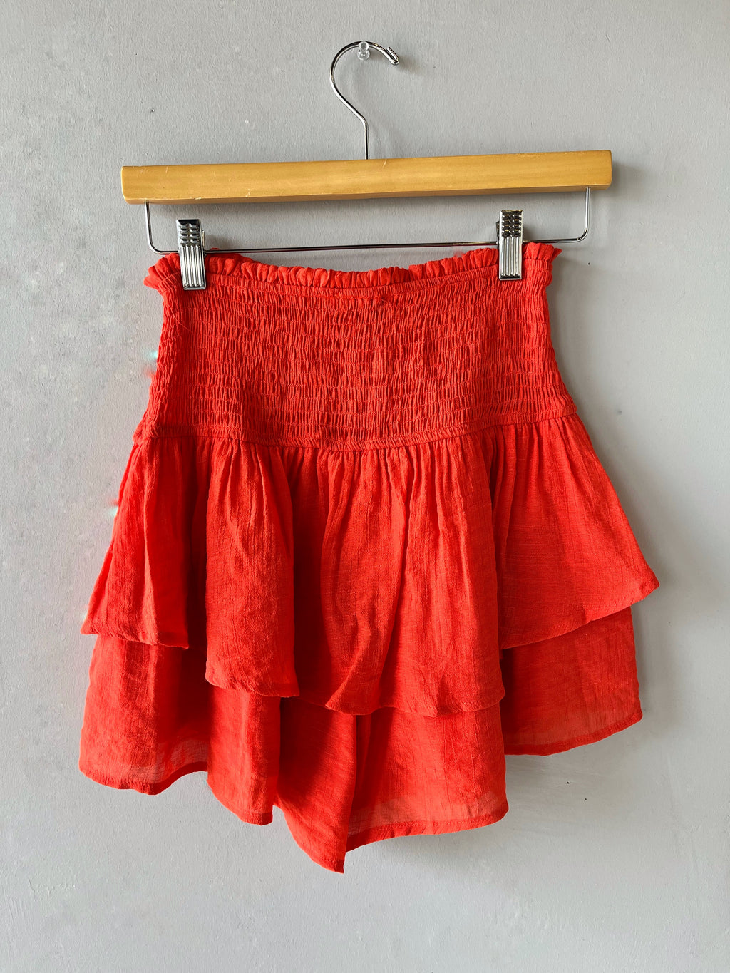 BATTLE Tiered Ruffle Smocked Waist Skort