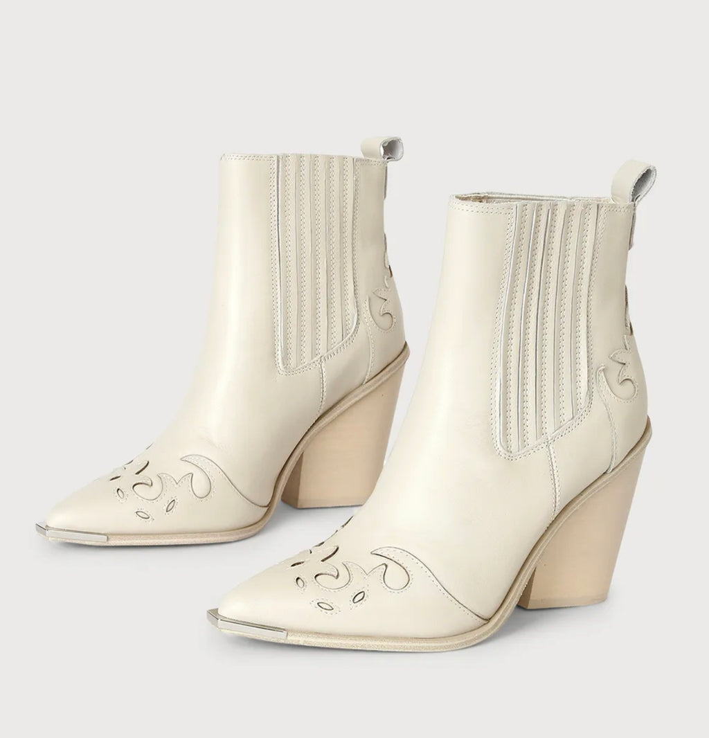 STEVE MADDEN Laser Cut TRIM Silver Tip Booties