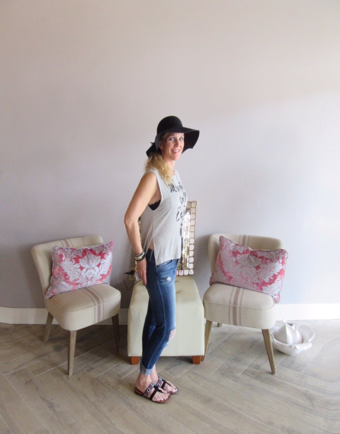 MOMMIN' AIN'T EASY HiLo Graphic Tank Top