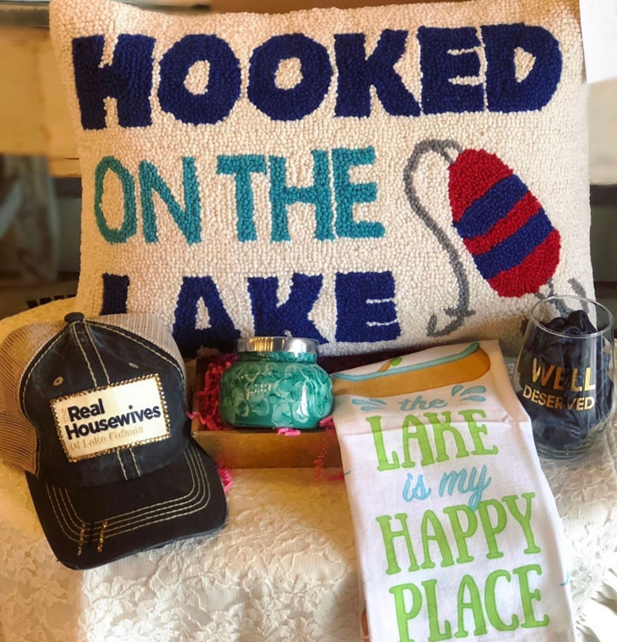 PH HandHooked HOOKED ON THE LAKE Pillow