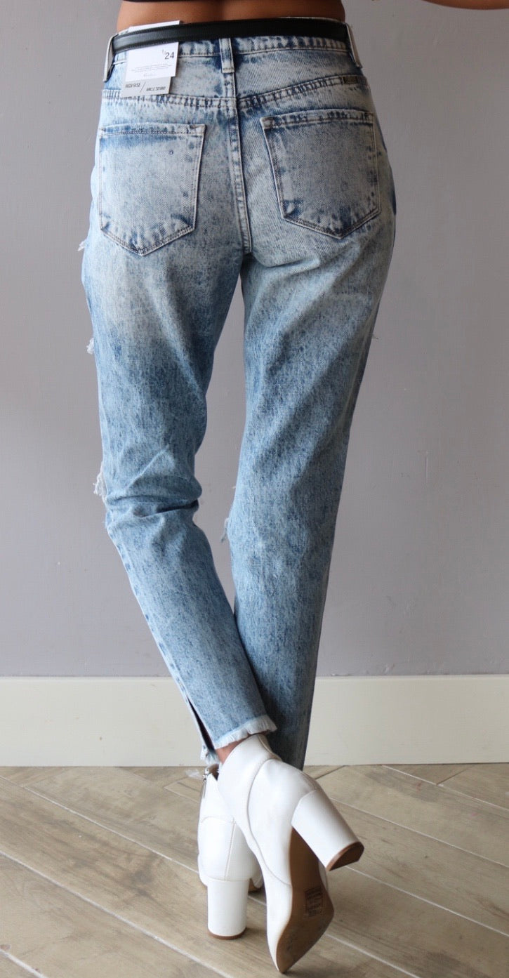 KANCAN Stonewash KYNLEIGH HiRise Distressed FrayHem Jeans