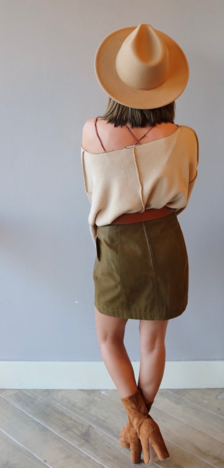 The Sang SURFACE NotchNeck WaistCrop LightWeight Sweater Top