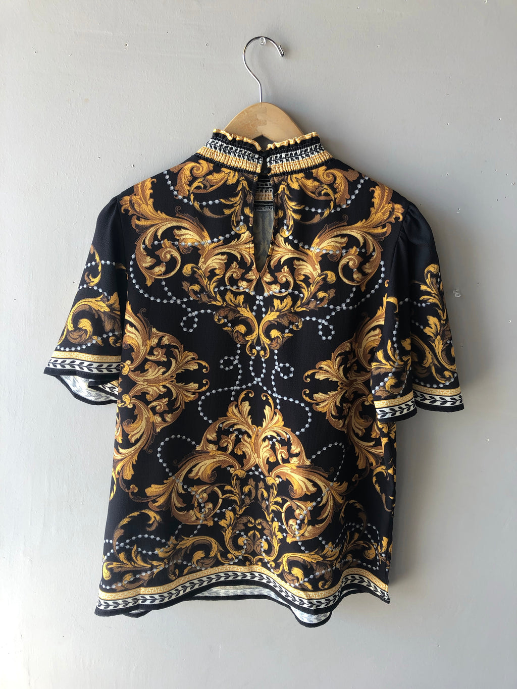 HIERARCHY Baroque Border Floral SmockNeck ShortSleeve Top