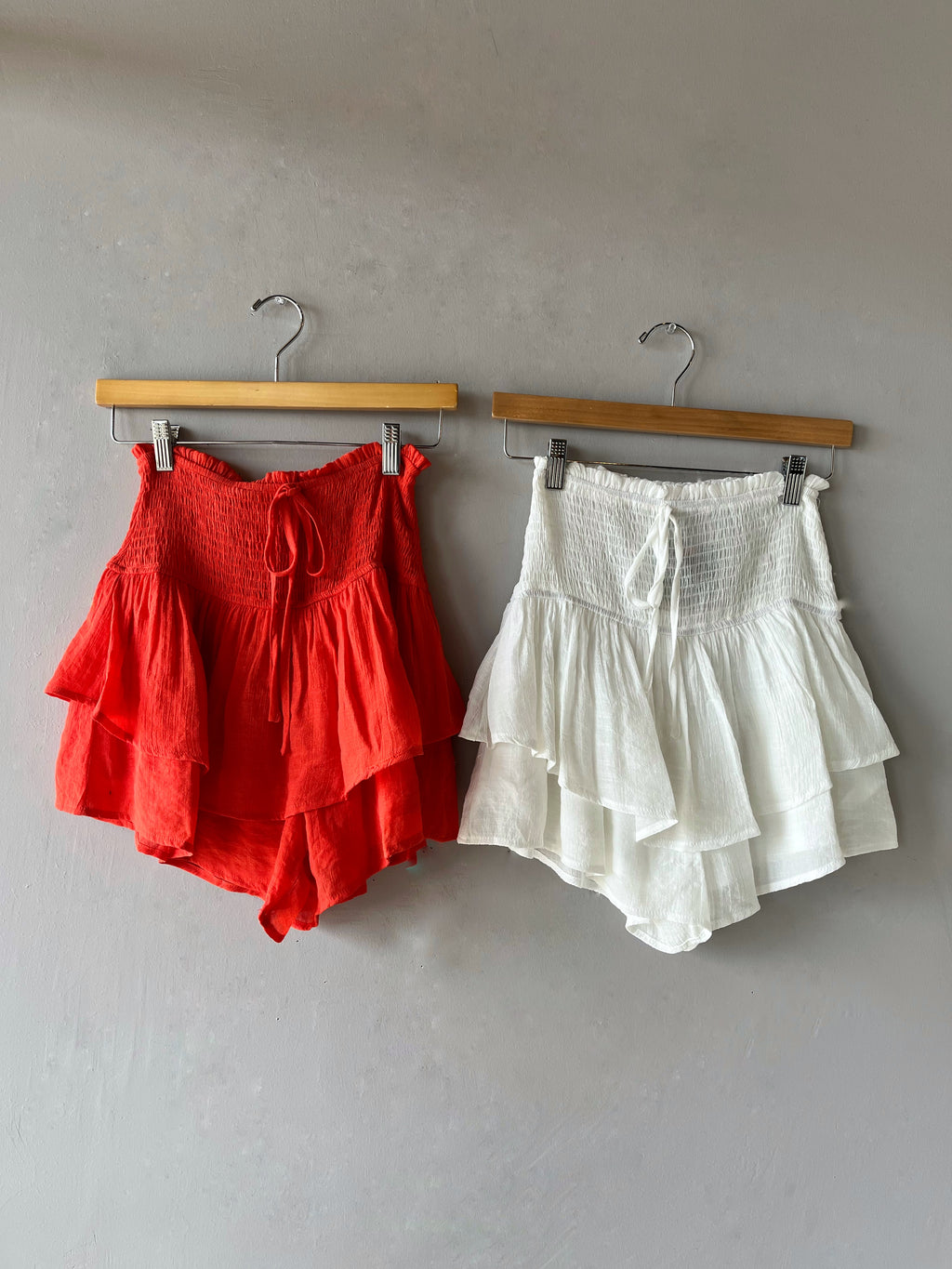 BATTLE Tiered Ruffle Smocked Waist Skort