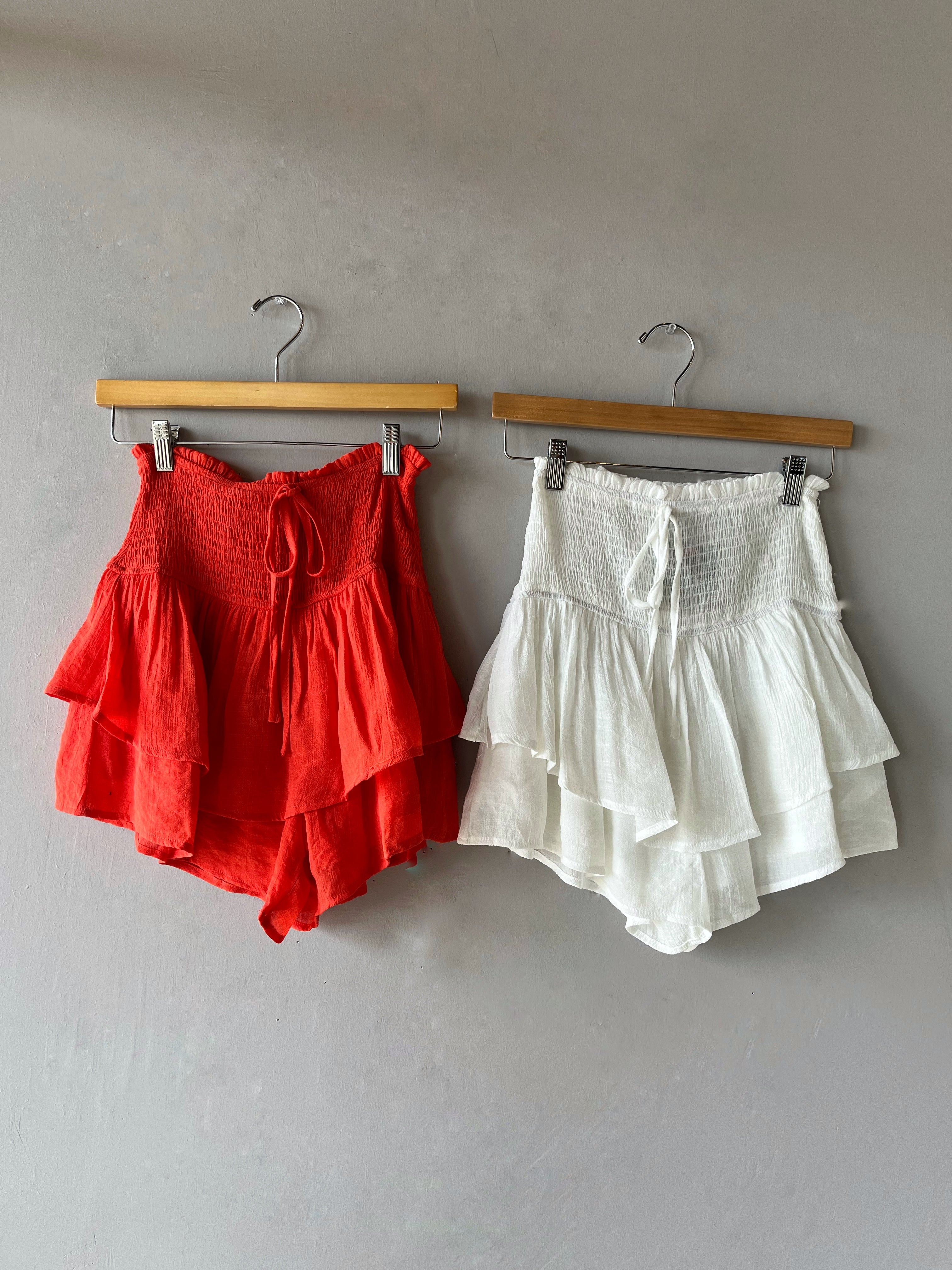 BATTLE Tiered Ruffle Smocked Waist Skort